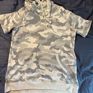 NWOT 🤍 Camo Short Sleeve Hoodie 🖤